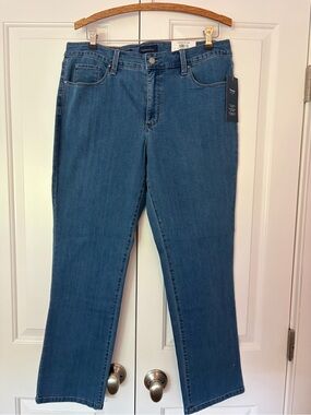 Charter Club Straight Leg Jeans in Medium Blue Denim NWT size 14s